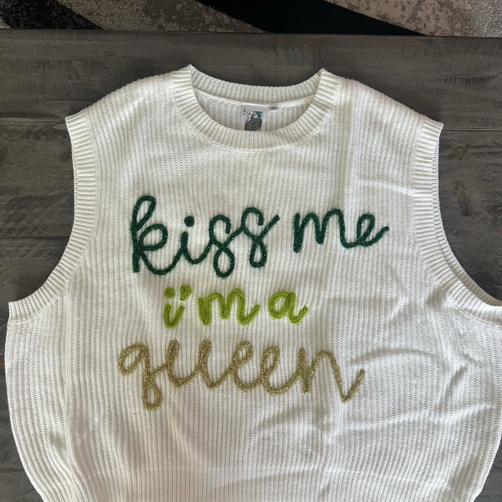 QUEEN OF SPARKLES White Kiss Me I’m a Queen sweater vest